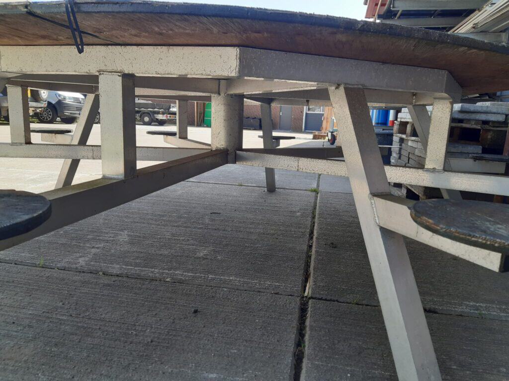 Firma Buitelaar onderstel picknicktafel